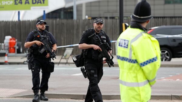 Armed police stand near the Manchester Arena in Manchester, Britain May 24, 2017. - Sputnik International