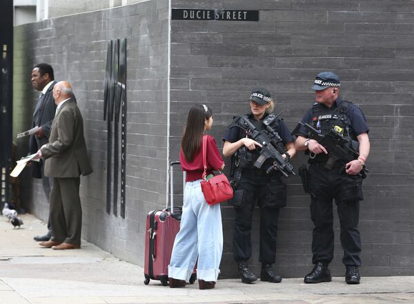 Armed police officers patrol amongst commuters on Market Street in Manchester, England, Wednesday, May 24, 2017. Armed police officers patrol amongst commuters on Market Street in Manchester, England, Wednesday, May 24, 2017. - Sputnik International