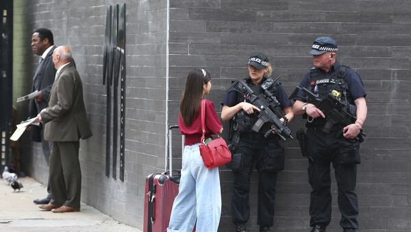 Armed police officers patrol amongst commuters on Market Street in Manchester, England, Wednesday, May 24, 2017. - Sputnik International