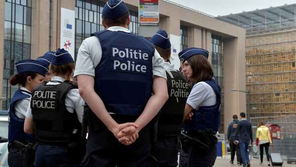 Belgian police officers patrol the area around the headquarters of different European institutions in Brussels, Belgium May 24, 2017. - Sputnik International