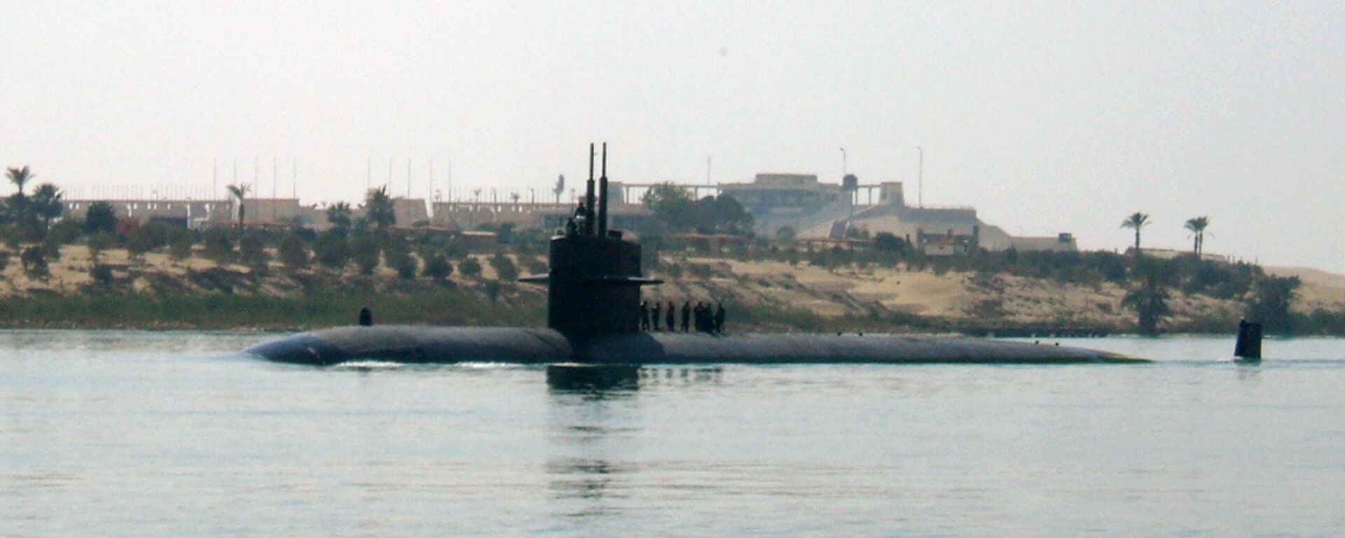 U.S. nuclear-powered submarine USS Providence crosses the Suez canal in Ismailia, Egypt - Sputnik International, 1920, 10.10.2021