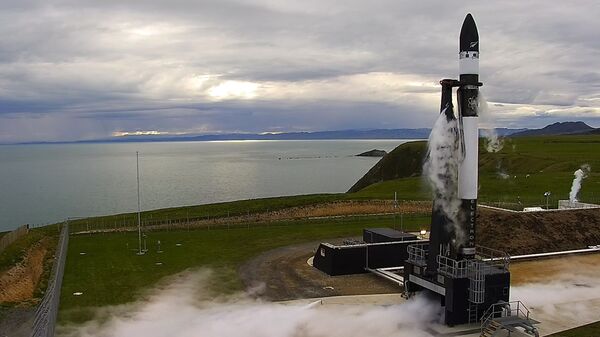 This photo supplied by Rocket Lab, shows the Electron rocket about to launch from the Mahia Peninsula in the North Island of New Zealand, Thursday, May 25, 2017. - Sputnik International