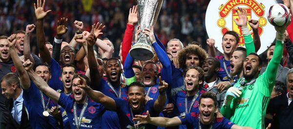 Manchester United's Wayne Rooney and team mates celebrate with the trophy after winning the Europa League Manchester United's Wayne Rooney and team mates celebrate with the trophy after winning the Europa League - Sputnik International