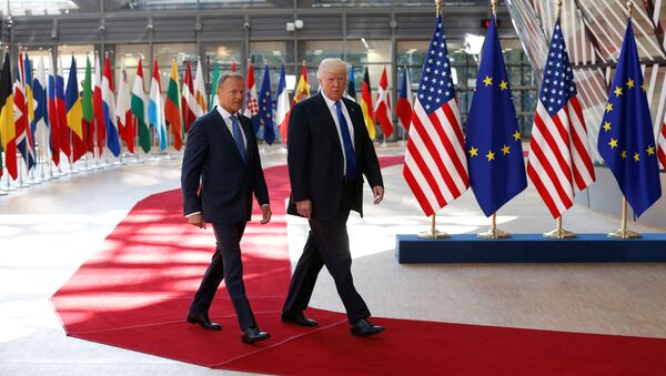 U.S. President Donald Trump (R) walks with the President of the European Council Donald Tusk in Brussels, Belgium, May 25, 2017. - Sputnik International