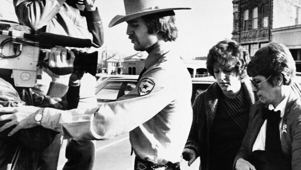In this Feb. 16, 1984, file photo, Genene Jones, second right, is escorted into Williamson County Courthouse in Georgetown, Texas. Jones, a former nurse who's been serving a 99-year prison sentence since 1984 for the fatal overdose of an infant in her care, is due for early release in March 2018. - Sputnik International