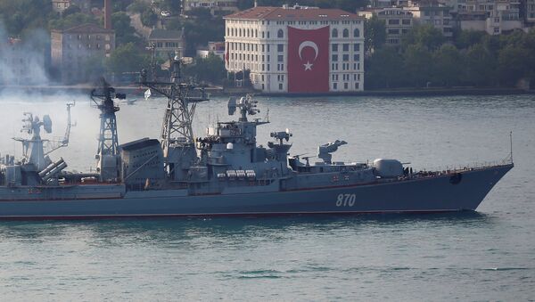 The Russian Navy's guided-missile destroyer Smetlivy sails in the Bosphorus, on its way to the Mediterranean Sea, in Istanbul, Turkey, May 22, 2017 - Sputnik International