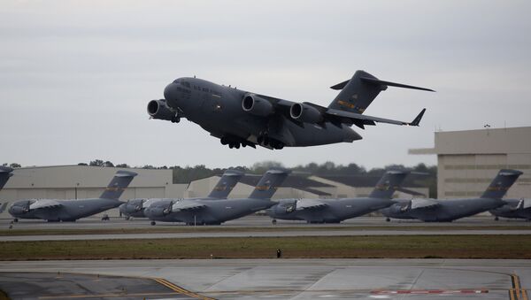An Air Force C-17 Globemaster, made by Boeing, prepares to land at Charleston International Airport at Joint Base Charleston in North Charleston, S.C., Friday, March 31, 2017 - Sputnik International