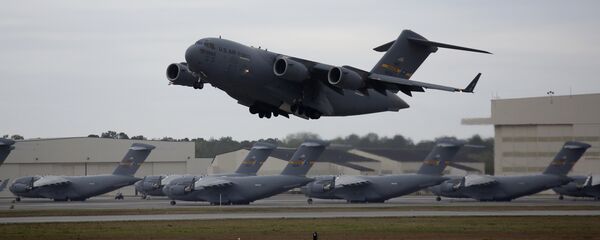 An Air Force C-17 Globemaster, made by Boeing, prepares to land at Charleston International Airport at Joint Base Charleston in North Charleston, S.C., Friday, March 31, 2017 - Sputnik International