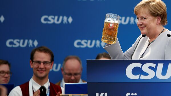 German Chancellor and head of the Christian Democratic Union (CDU) Angela Merkel toasts during the Trudering festival in Munich, Germany, May 28, 2017 - Sputnik International