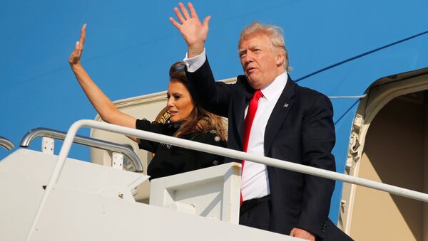 U.S. President Donald Trump and first lady Melania Trump wave outside Air Force One before returning to Washington D.C. at Sigonella Air Force Base in Sigonella, Sicily, Italy, May 27, 2017 - Sputnik International