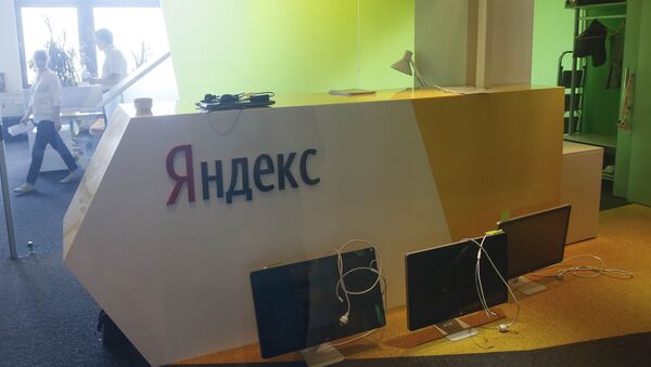 Unplugged computer monitors are seen through a glass door in the office of the Russian internet group Yandex in Kiev, Ukraine, May 29, 2017 - Sputnik International