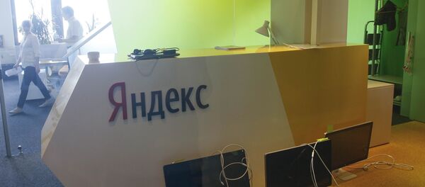 Unplugged computer monitors are seen through a glass door in the office of the Russian internet group Yandex in Kiev, Ukraine, May 29, 2017 - Sputnik International