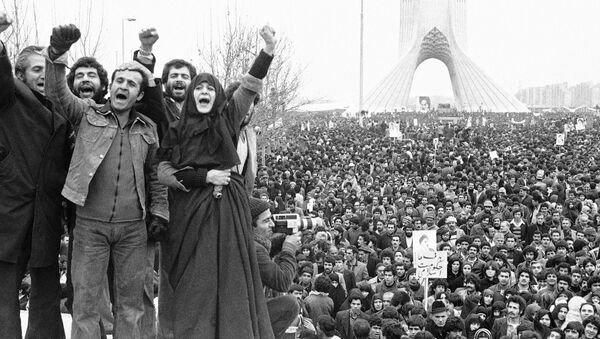 Supporters of Ayatollah Khomeini hold a demonstration in Iran during the Islamic Revolution of 1979 - Sputnik International