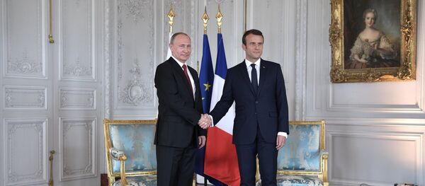 Russian President Vladimir Putin and French President Emmanuel Macron - Sputnik International