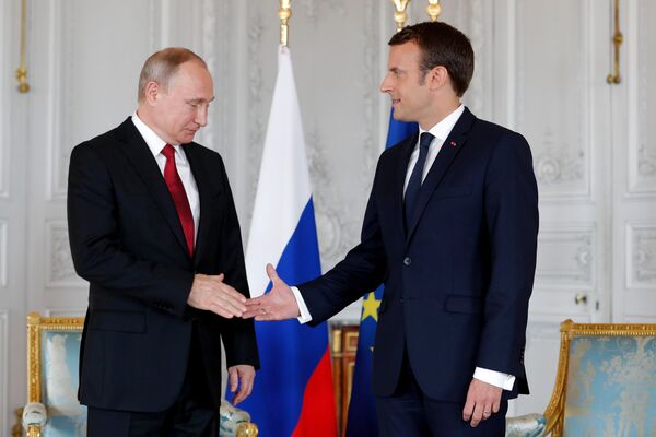 French President Emmanuel Macron shakes hands Russian President Vladimir Putin (L) at the Chateau de Versailles as they meet for talks before the opening of an exhibition marking 300 years of diplomatic ties between the two countyies in Versailles, France, May 29, 2017 French President Emmanuel Macron shakes hands Russian President Vladimir Putin (L) at the Chateau de Versailles as they meet for talks before the opening of an exhibition marking 300 years of diplomatic ties between the two countyies in Versailles, France, May 29, 2017 - Sputnik International