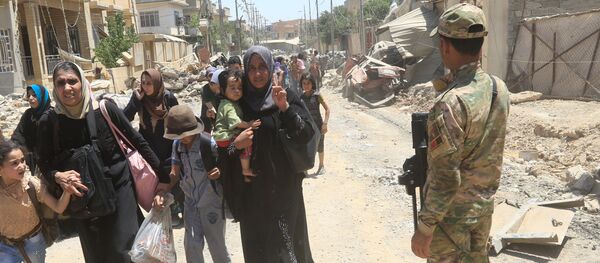 Displaced Iraqi people who fled homes during a fight between Iraqi forces and Islamic State militants in al-Zanjili neighbourhood, north of Old City district of Mosul, Iraq May 30, 2017 Displaced Iraqi people who fled homes during a fight between Iraqi forces and Islamic State militants in al-Zanjili neighbourhood, north of Old City district of Mosul, Iraq May 30, 2017 - Sputnik International