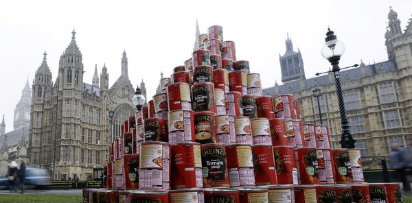 A pyramid of 468 cans of soup during a media event outside the Palace of Westminster to highlight food bank dependency. - Sputnik International