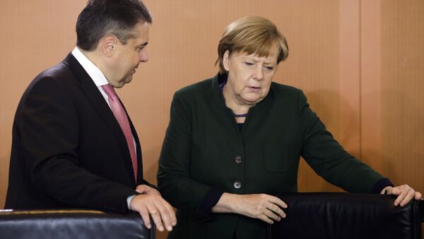 German Chancellor Angela Merkel arrives with Foreign Minister Sigmar Gabriel for the cabinet meeting meeting of the German government at the chancellery in Berlin, Wednesday, May 10, 2017 - Sputnik International