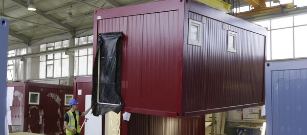 Worker moves a modular container Worker moves a modular container - Sputnik International
