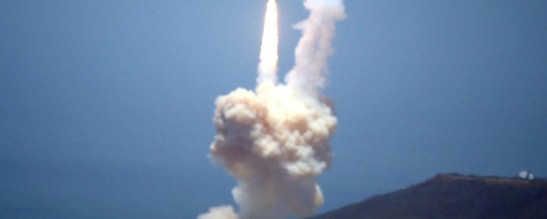 The Ground-based Midcourse Defense (GMD) element of the U.S. ballistic missile defense system launches during a flight test from Vandenberg Air Force Base, California, U.S - Sputnik International, 1920, 11.02.2021