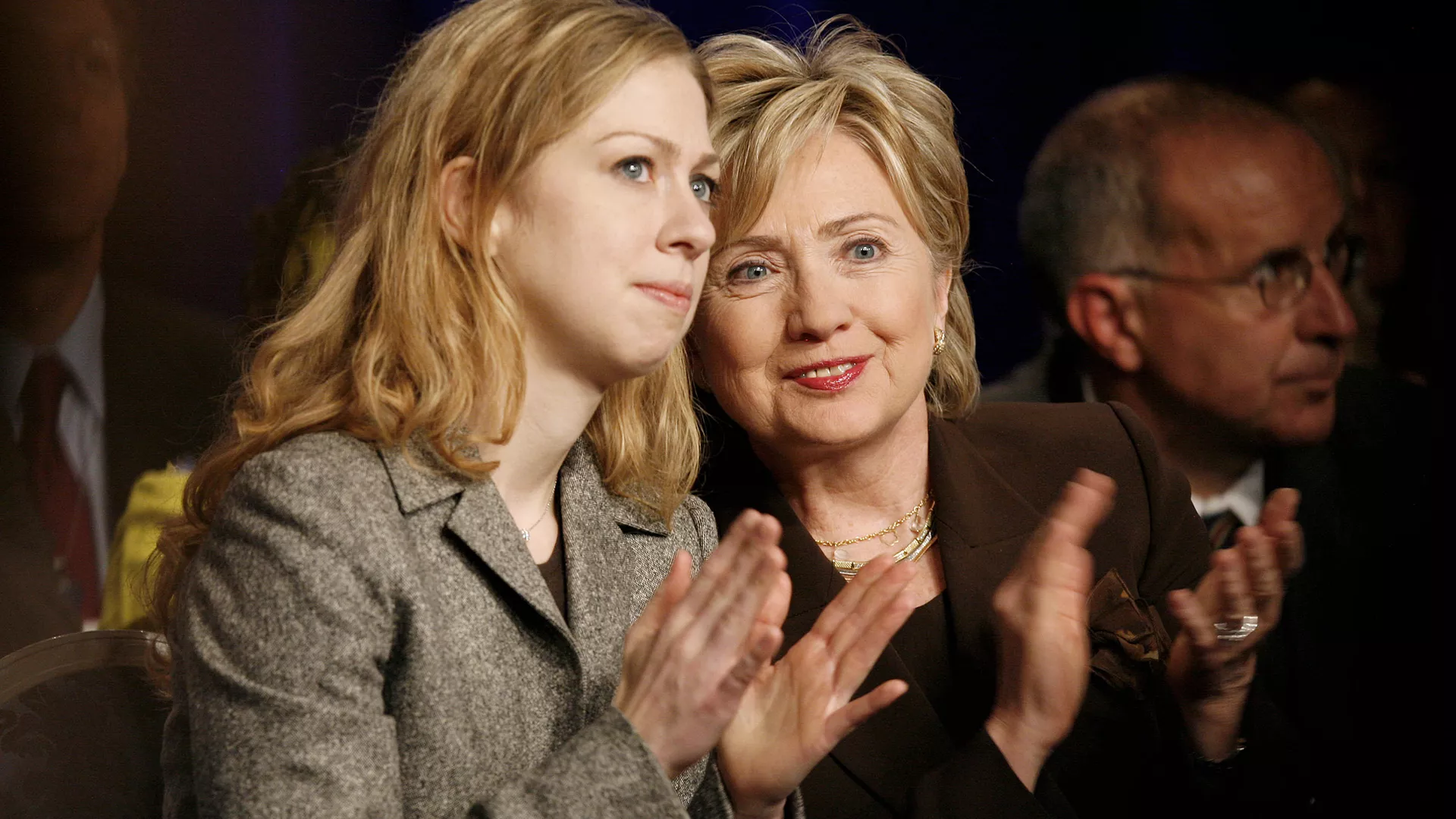 Chelsea Clinton, left, and her mother, former Democratic presidential candidate Hillary Clinton. (File ) - Sputnik International, 1920, 12.02.2025