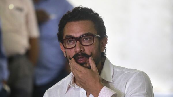 Bollywood actor Aamir Khan speaks to media on his 52nd birthday in Mumbai, India, 14 March 2017. - Sputnik International