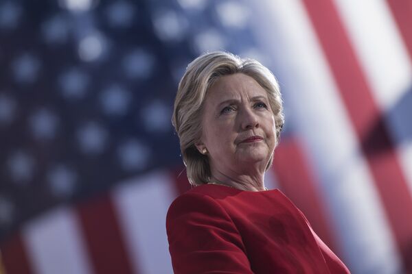 Democratic presidential nominee Hillary Clinton speaks during a rally outside the University of Pittsburgh's Cathedral of Learning November 7, 2016 in Pittsburgh, Pennsylvania. Democratic presidential nominee Hillary Clinton speaks during a rally outside the University of Pittsburgh's Cathedral of Learning November 7, 2016 in Pittsburgh, Pennsylvania. - Sputnik International