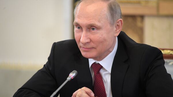 Russian President Vladimir Putin speaks during a meeting with representatives of international news agencies in St. Petersburg, Russia - Sputnik International