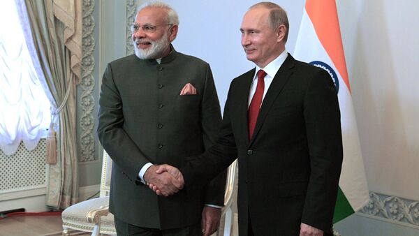 Russian President Vladimir Putin and Indian Prime Minister Narendra Modi, left, during their meeting at St. Petersburg International Economic Forum 2017 in Konstantinovsky Palace in Strelna - Sputnik International