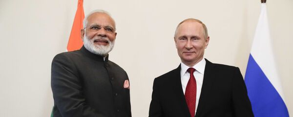 Russian President Vladimir Putin (R) shakes hands with Indian Prime Minister Narendra Modi during a meeting on the sidelines of the St. Petersburg International Economic Forum (SPIEF), Russia - Sputnik International