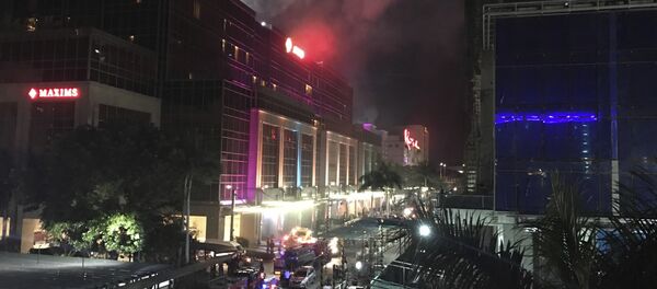 Smoke rises from the Resorts World Manila complex early Friday, June 2, 2017 in Manila, Philippines. - Sputnik International