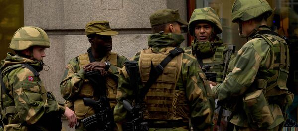 Soldiers stand guard by a cordon on Norway's government headquarters, Oslo Soldiers stand guard by a cordon on Norway's government headquarters, Oslo - Sputnik International