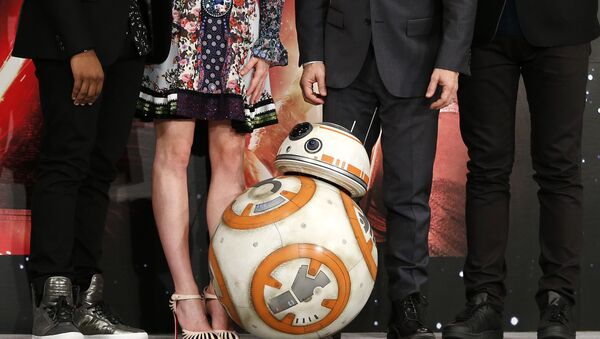 BB-8 droid poses with actors and director during a press conference for their latest film Star Wars: The Force Awakens at a hotel in Urayasu, near Tokyo Friday, Dec. 11, 2015. - Sputnik International