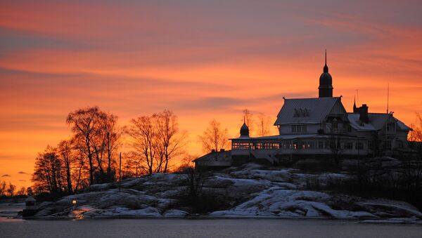 The sun sets over an island in the Helsinki archipelago - Sputnik International