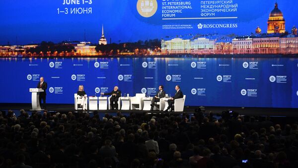 Russian President Vladimir Putin delivers a speech during a session of the St. Petersburg International Economic Forum (SPIEF), Russia, June 2, 2017. - Sputnik International