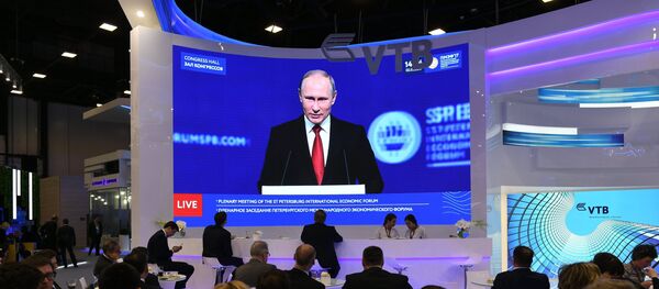 The broadcast of President Vladimir Putin's speech at the plenary meeting of the 2017 St. Petersburg International Economic Forum. - Sputnik International