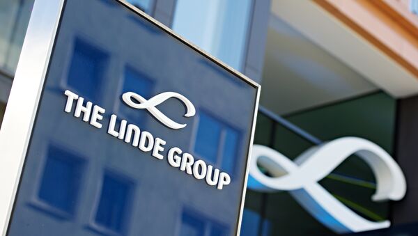In this March 17, 2014 file picture the company logo of Linde AG is photographed in Munich, Germany. - Sputnik International