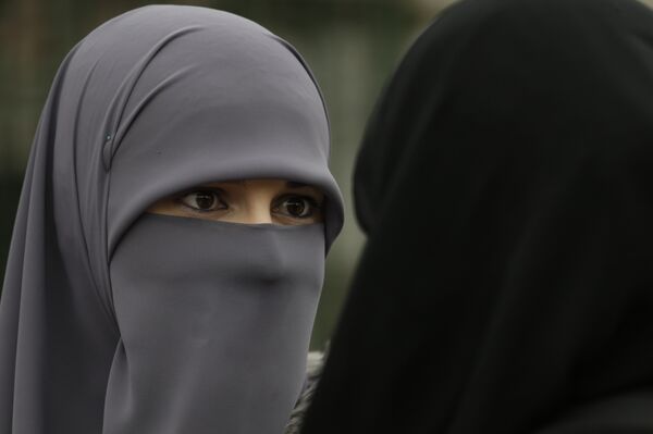 'Tunisian Women Are Facing Domestic Violence Risks During Lockdown' – Women's Affairs Minister - Sputnik International