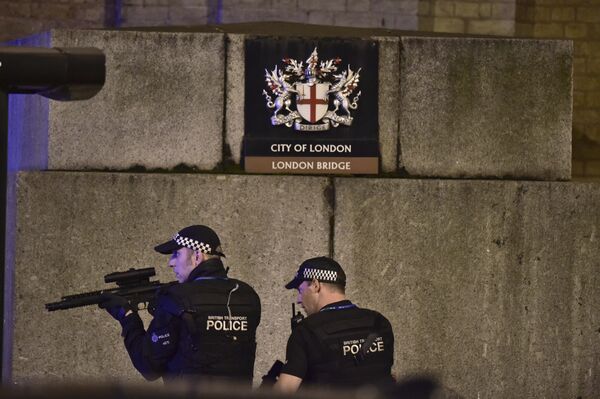 An armed Police officer looks through his weapon on London Bridge in London, Saturday, June 3, 2017. An armed Police officer looks through his weapon on London Bridge in London, Saturday, June 3, 2017. - Sputnik International