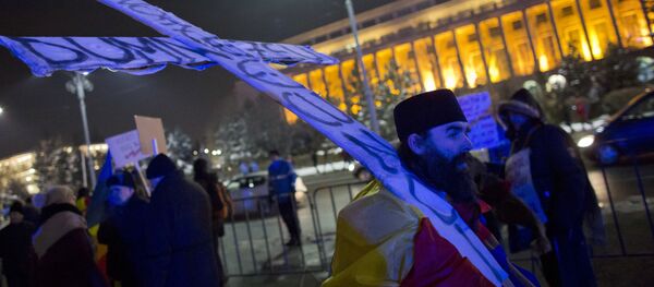 Protesters gather in front of the government building in Bucharest, Romania, Friday, Feb. 10, 2017 - Sputnik International