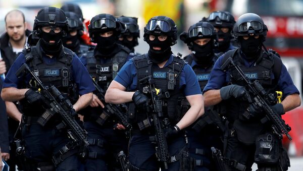 Armed police officers walk near Borough Market after an attack left 7 people dead and dozens injured in London, Britain, June 4, 2017 - Sputnik International