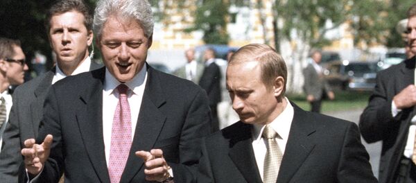 Russian President Vladimir Putin (right) and the United States President Bill Clinton (left) having a walk in the Kremlin, 2000. Russian President Vladimir Putin (right) and the United States President Bill Clinton (left) having a walk in the Kremlin, 2000. - Sputnik International