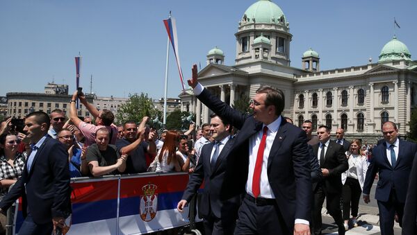 Newly elected Serbian President Aleksandar Vucic waves to his supporters after a swearing-in ceremony at the parliament building in Belgrade, Serbia May 31, 2017 - Sputnik International