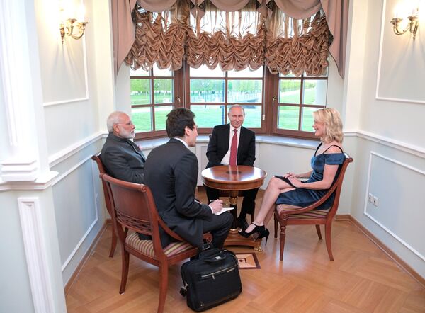 June 1, 2017. Russian President Vladimir Putin and Indian Prime Minister Narendra Modi, left, talk to US journalist and NBC anchor Megyn Kelly, right, in the Constantine Palace in Strelna June 1, 2017. Russian President Vladimir Putin and Indian Prime Minister Narendra Modi, left, talk to US journalist and NBC anchor Megyn Kelly, right, in the Constantine Palace in Strelna - Sputnik International