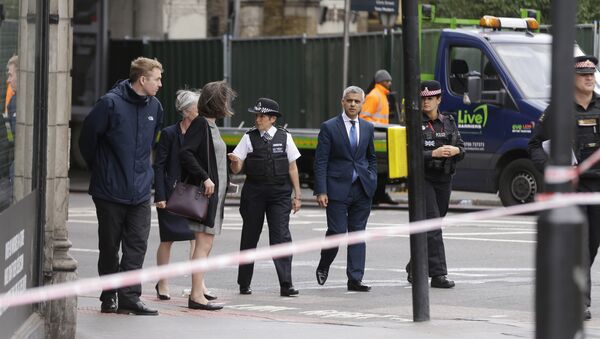 London Police Commissioner Cressida Dick, center left, and the Mayor of London Sadiq Khan, center right, walk near the London Bridge and Borough Market area in London, Monday, June 5, 2017 - Sputnik International