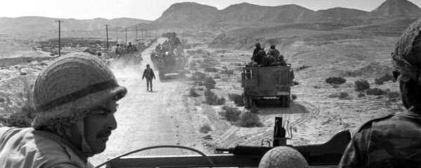 A platoon of Israeli armoured cars is seen moving through the southern Sinai, Egypt, during Israel's invasion of the Sinai in the six day war of Israel, June 7, 1967 - Sputnik International