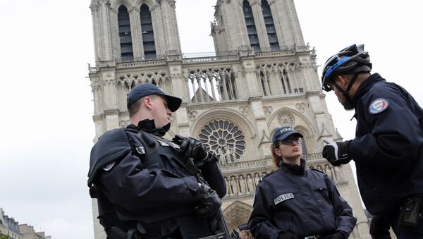 French police officers patrol outside Notre Dame Cathedral (File) - Sputnik International