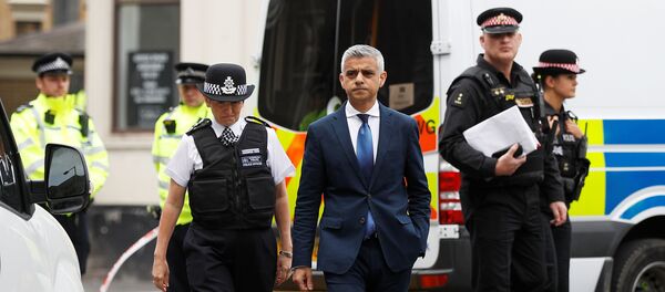 Mayor of London Sadiq Khan and Metropolitan Police Commissioner Cressida Dick visit the scene of the attack on London Bridge and Borough Market which left 7 people dead and dozens of injured in central London, Britain, June 5, 2017 Mayor of London Sadiq Khan and Metropolitan Police Commissioner Cressida Dick visit the scene of the attack on London Bridge and Borough Market which left 7 people dead and dozens of injured in central London, Britain, June 5, 2017 - Sputnik International