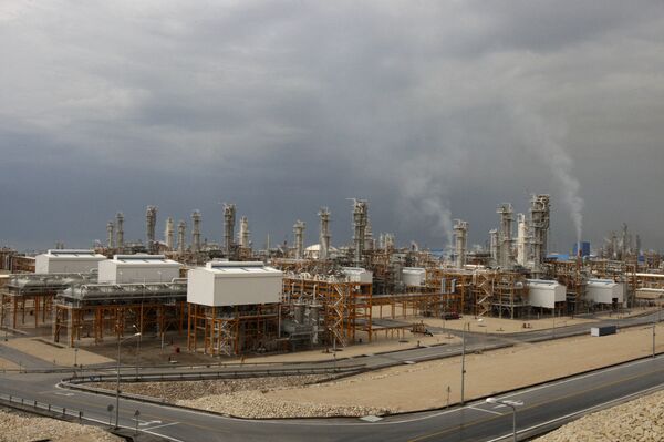 an aerial view shows the third gas refinery of South Pars gas field in Assalouyeh, Iran on the northern coast of the Persian Gulf (File) - Sputnik International