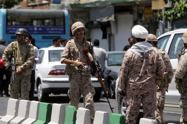 Members of the Iranian Revolutionary Guard secure the area outside the Iranian parliament during an attack on the complex in the capital Tehran on June 7, 2017 Members of the Iranian Revolutionary Guard secure the area outside the Iranian parliament during an attack on the complex in the capital Tehran on June 7, 2017 - Sputnik International